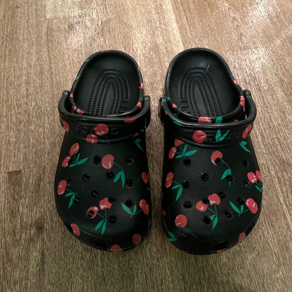 Cherry print Crocs